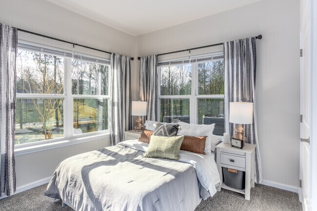 2BR, 2BA - 900SF
