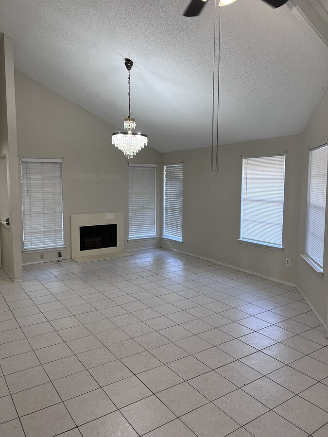 Photo - 15811 Beechnut St