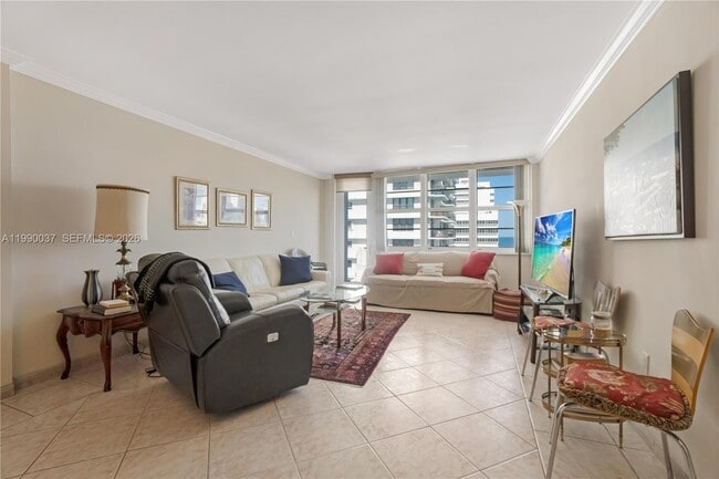 Photo - 245 18th St Unidad 904