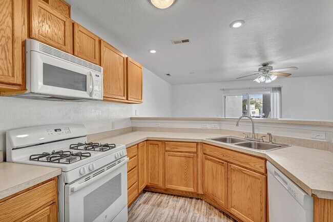 Photo - 2930 Main St Unidad 102