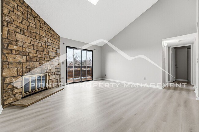 Building Photo - Great Condo with Central AC and Community Pool Unit 303