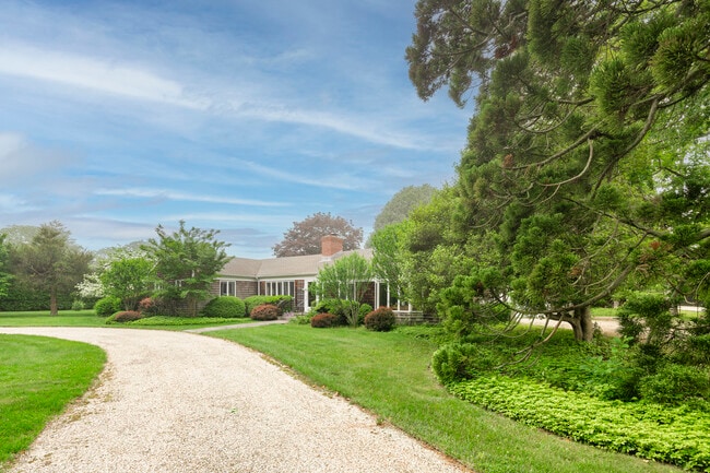 Photo - 49 Georgica Rd