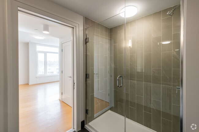 2BR, 2BA - 1,085 SQ FT