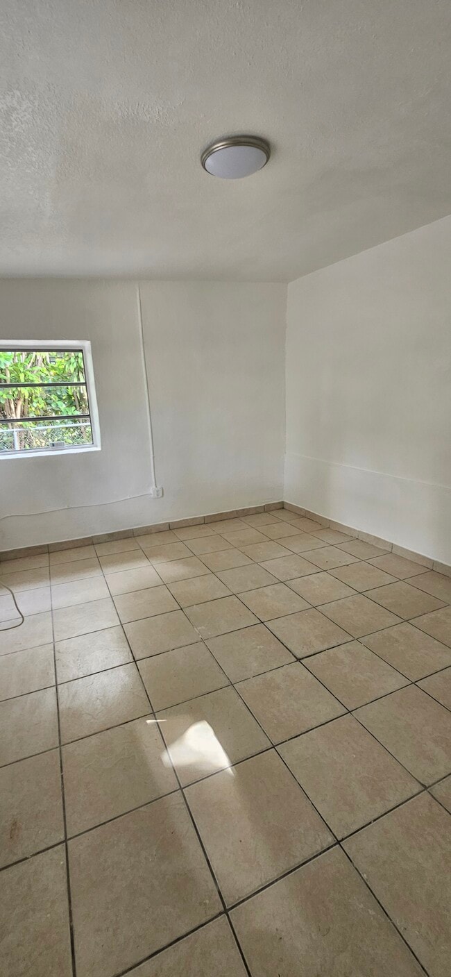 321 SW 16th Ave