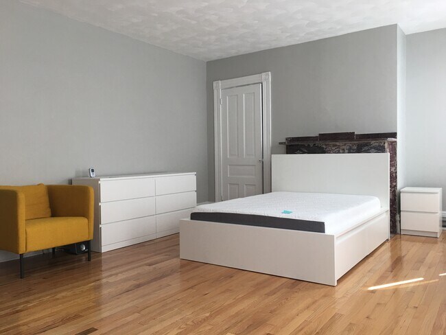 Photo - 5451 Potter St