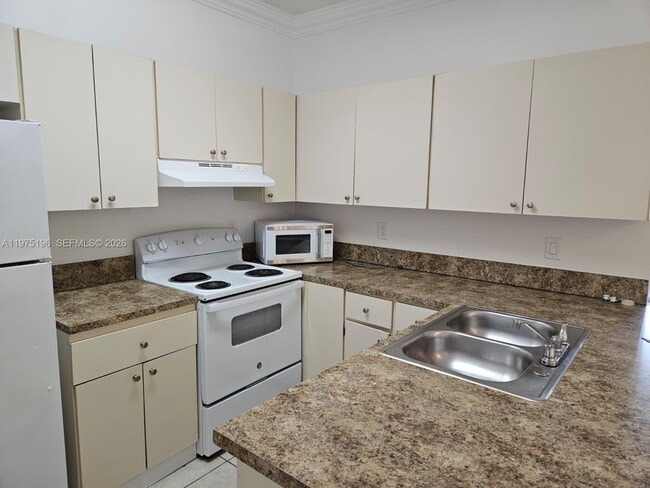 Photo - 18324 NW 68th Ave Unidad M