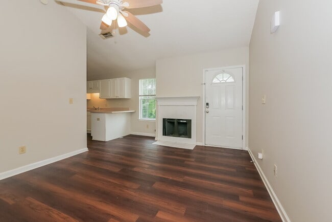 Photo - 218 Adam Cir