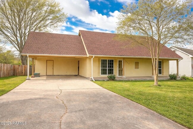 Photo - 222 Winsor Dr