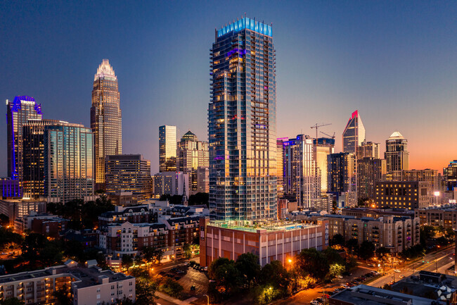 Building Photo - The VUE Charlotte On 5th Rental