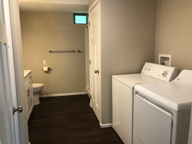 Photo - 510 E James St