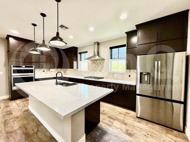 Photo - 687 W Flintlock Way