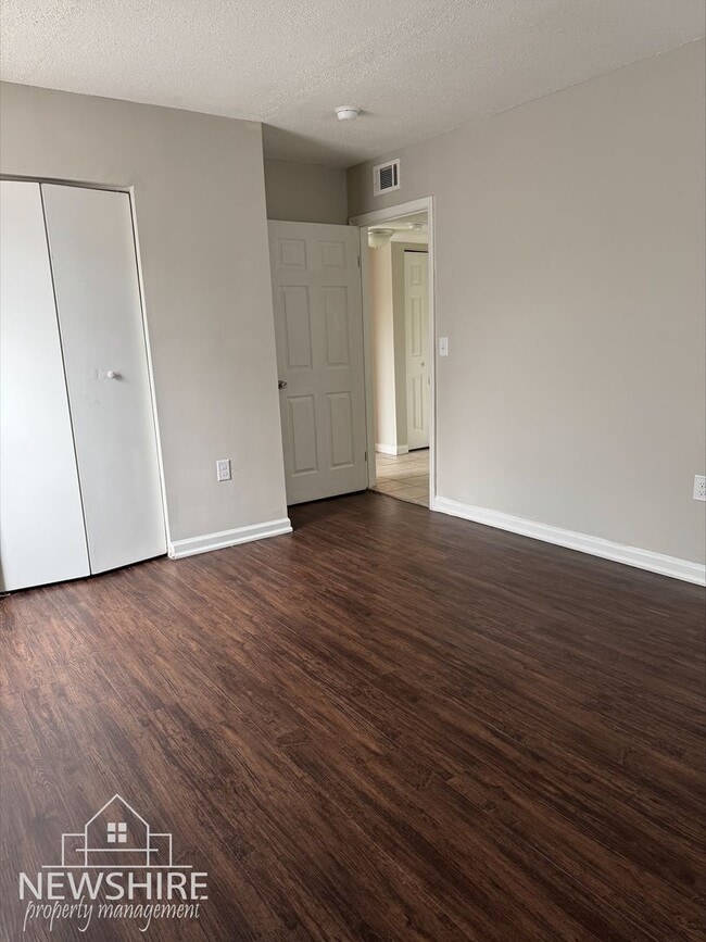 Hampton Avenue Apartments