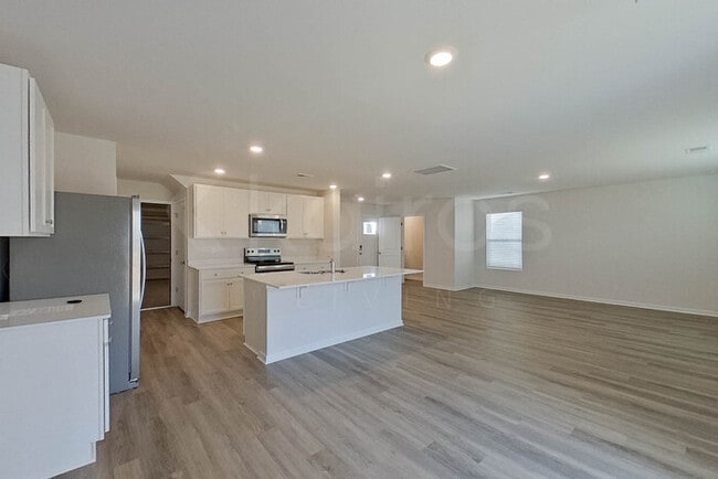 Photo - 111 Overstreet Way