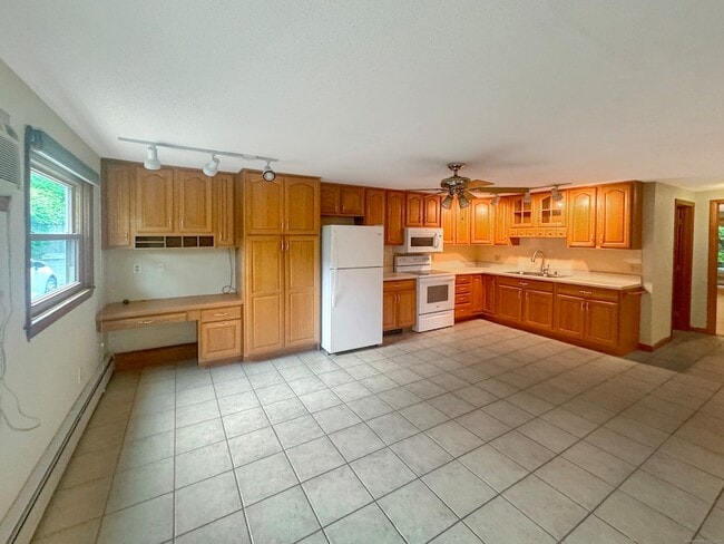 Building Photo - 85 Debbie Dr