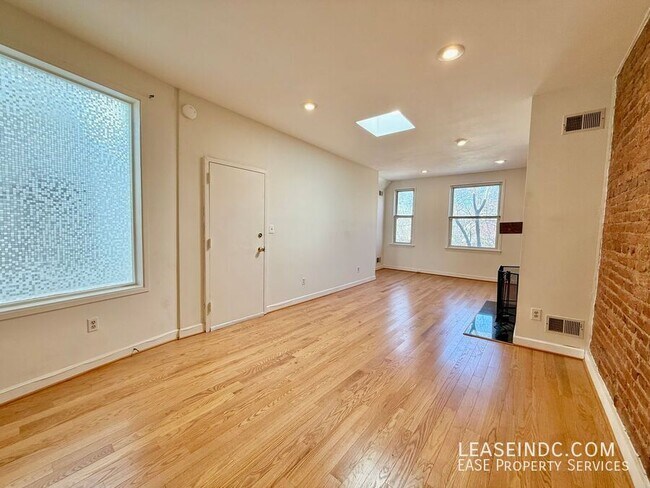 Photo - 1239 C St SE Unit #3