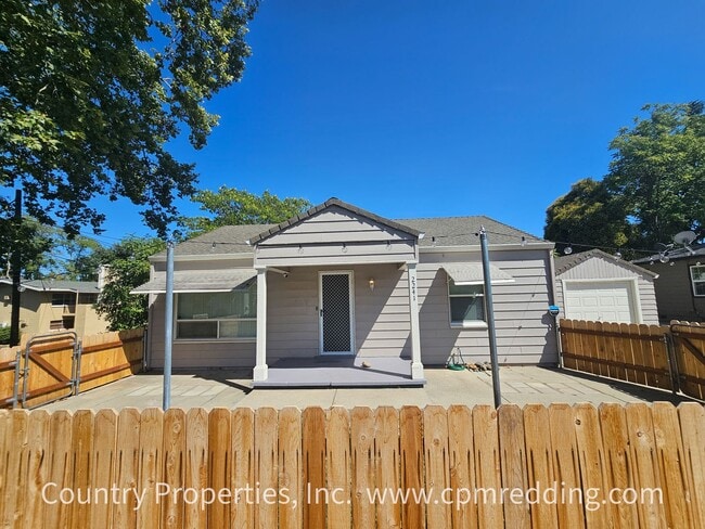 Building Photo - Charming Downtown House with Modern Amenit...