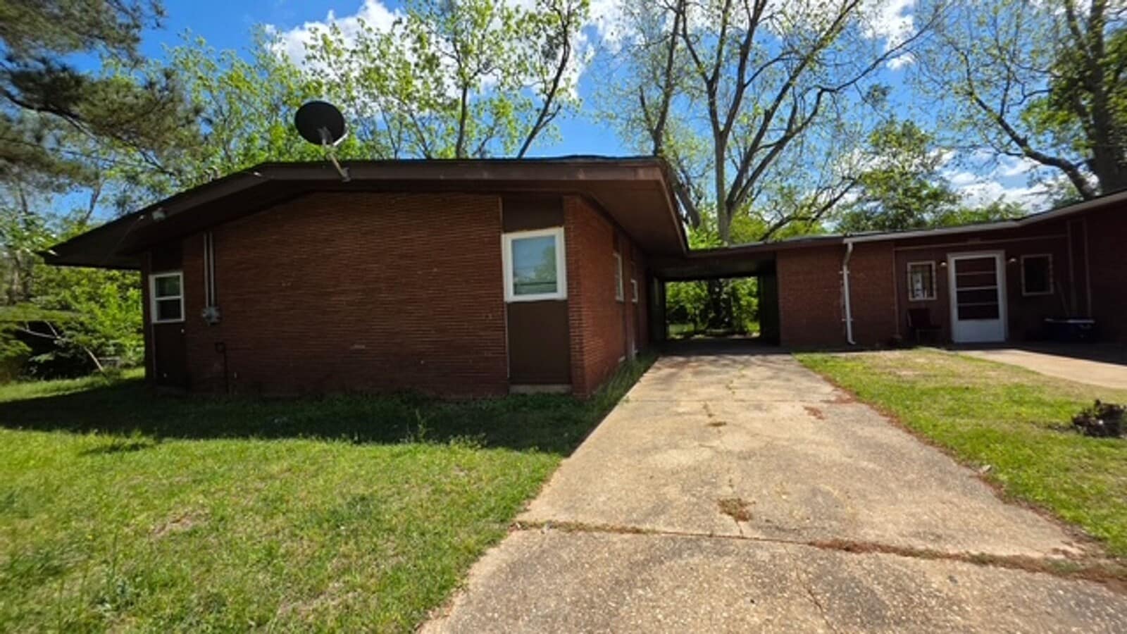 Photo - 1908 Skylane Dr