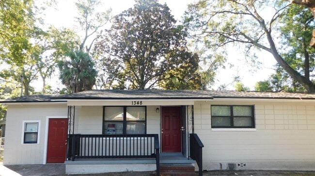 Building Photo - **ROOM** with SHARED KITCHEN and BATH in a newly remodeled House Unit 5