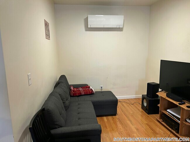 Photo - 525 E 3rd St Unit 2R