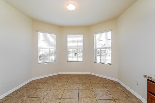 Photo - 203 NE 9th Ave