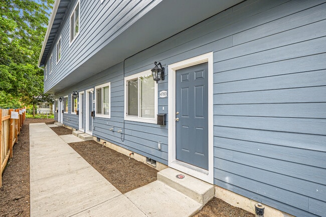 Front Exterior - 4783 NE 108th Ave