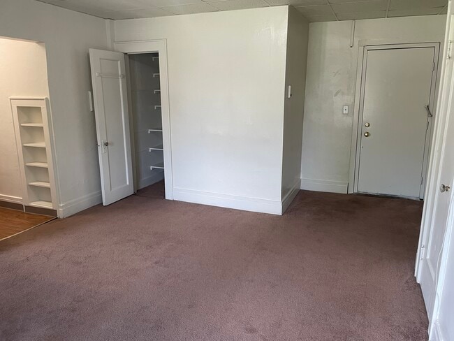 Photo - 502 University Apartments