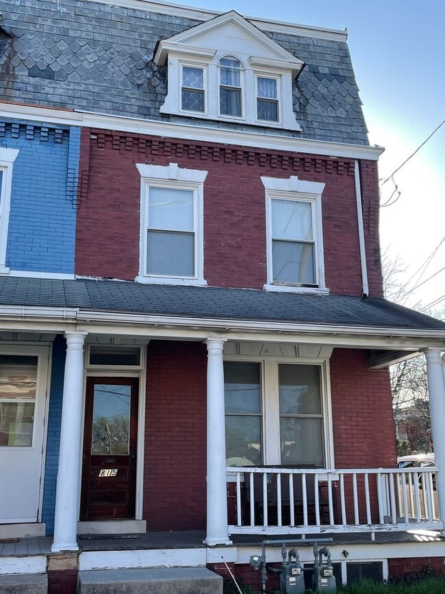 Building Photo - 815 N Shippen St Unit Apt. 1