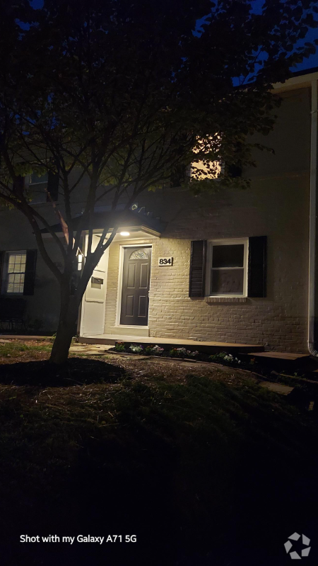 Building Photo - 834 S Ivy St Rental