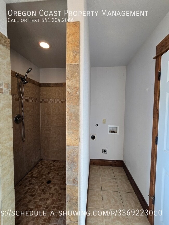 Photo - 1025 Wilson River Loop