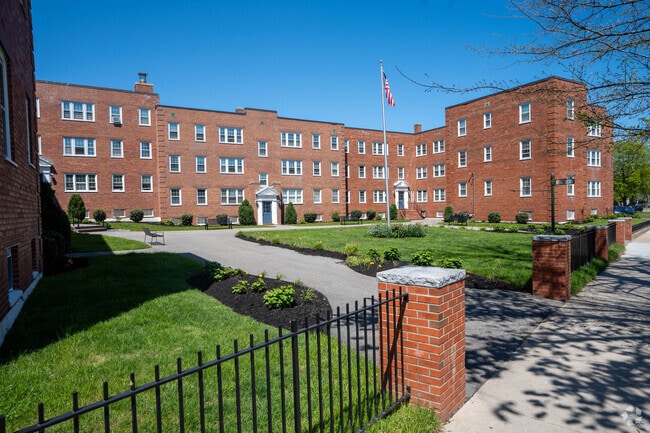 25 Lennon Ct se encuentra en el sur de Boston. - 25 Lennon Ct