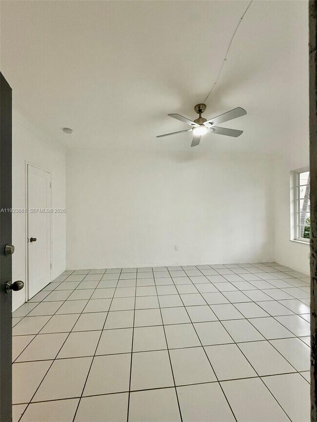 Photo - 610 12th St Unidad 5