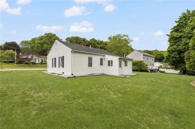 Photo - 461 River Rd