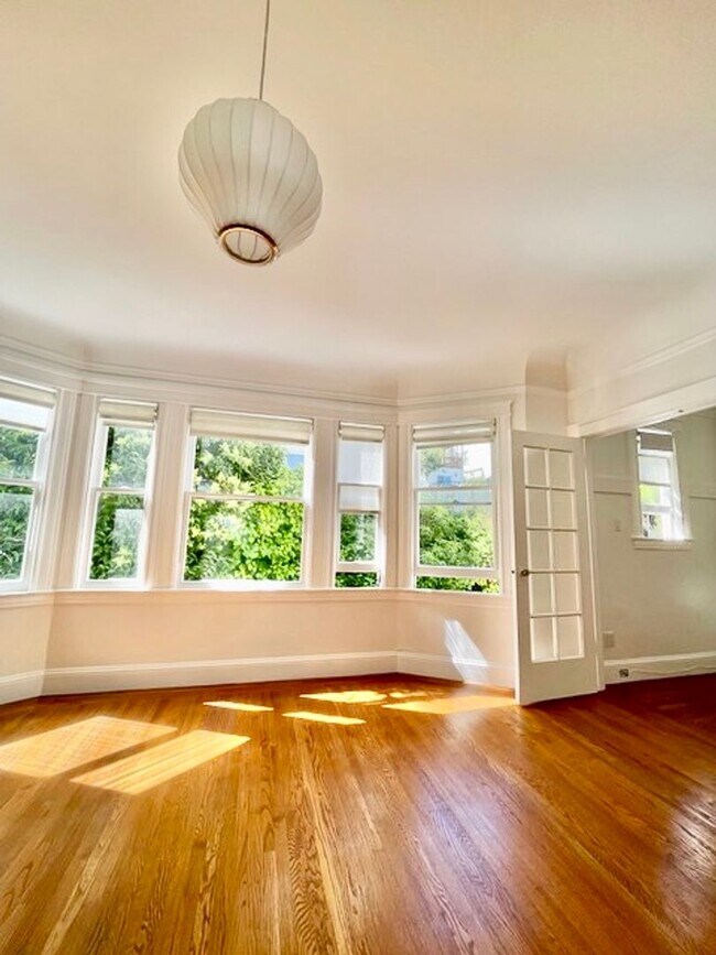 Photo - OPEN HOUSE SUNDAY MAY 4 FROM 2PM TO 3PM Unit 4