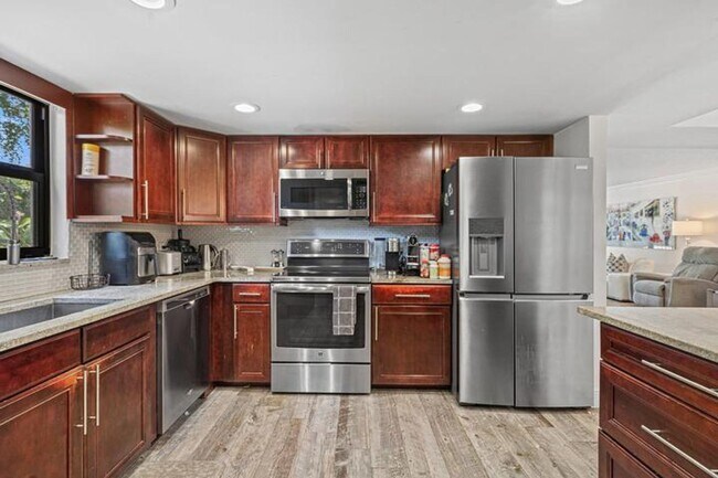 277 N Ocean Blvd