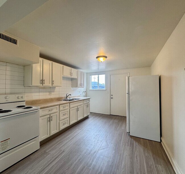 5365 W 3rd Pl