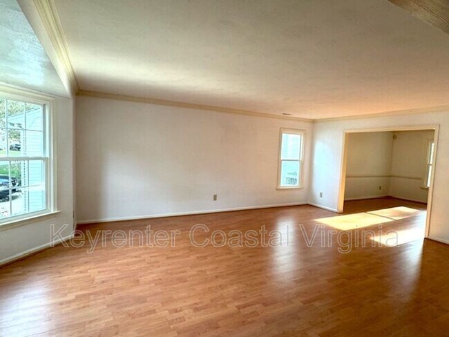 Photo - 913 Edgewater Dr