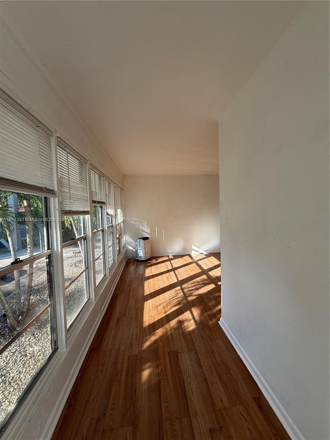 Building Photo - 125 SW 1st Ave Unit 127