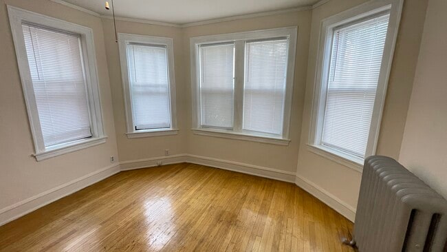 3HAB: DORMITORIO 1 - 2415-2417 W Birchwood Ave