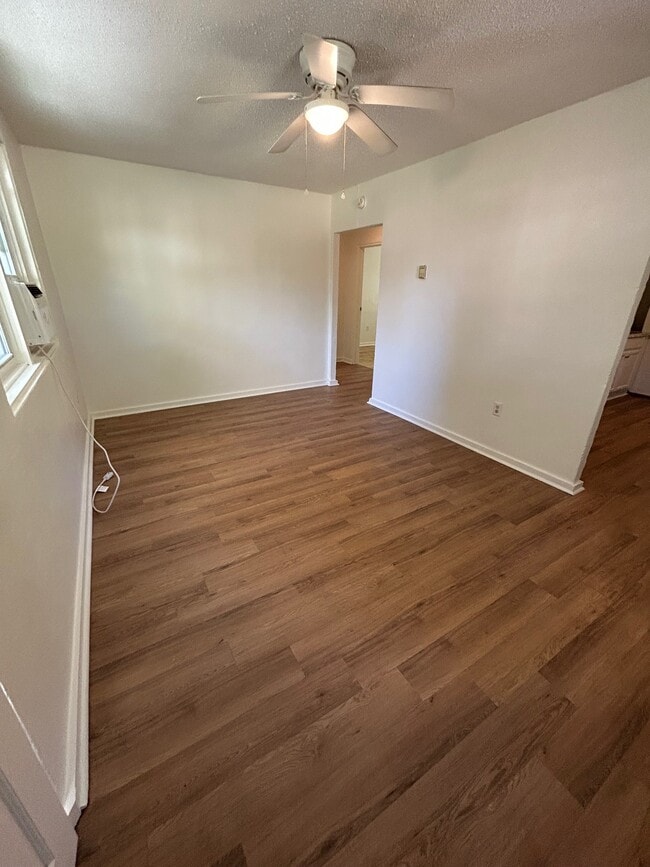 01_Living Room - 3415 Piedmont Ave Unit B