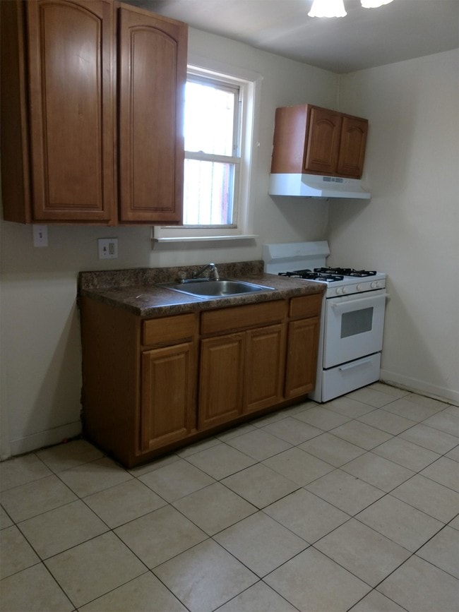 Photo - 4655 Mulberry St