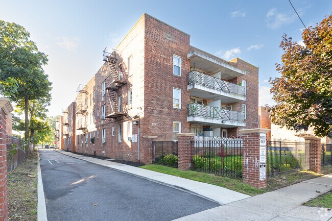 Photo - 100 Jerusalem Ave