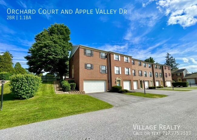 Plenty of parking! Roomy 2-bed townhome wi... - Plenty of parking! Roomy 2-bed townhome wi...