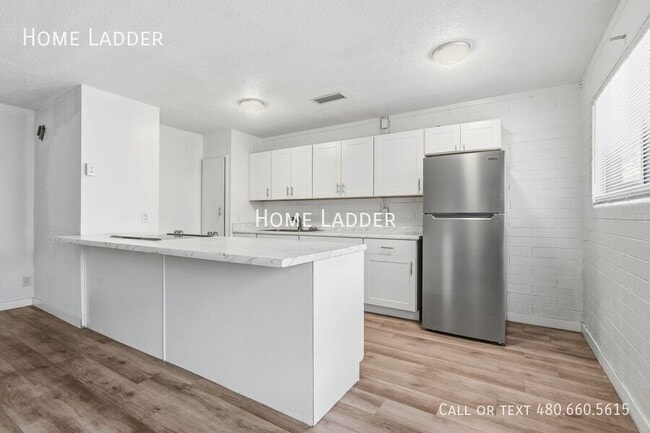 Photo - 1332 W 5th St Unit 8