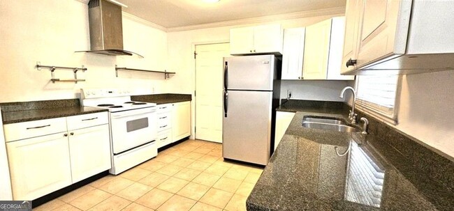 Photo - 2833 Rockcliff Rd SE