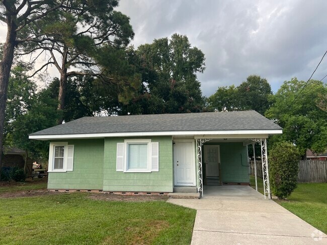 Building Photo - 204 Belle Dame Dr Rental