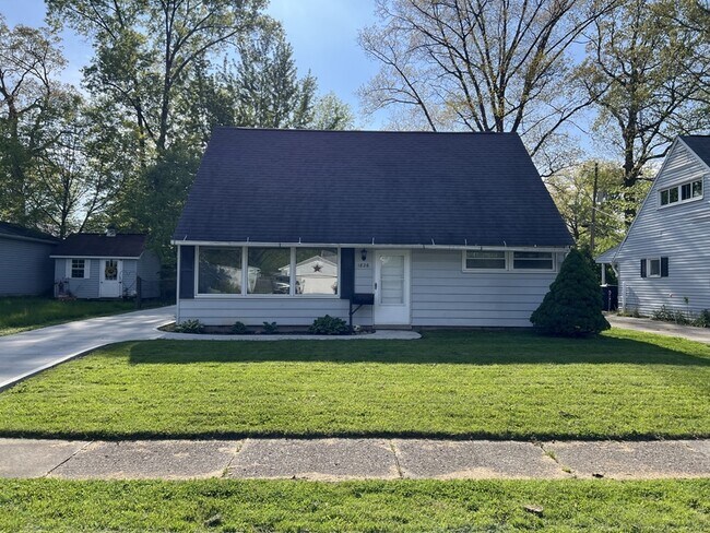 Photo - 1826 Hanover St