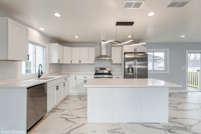 Photo - 3454 Monroe St