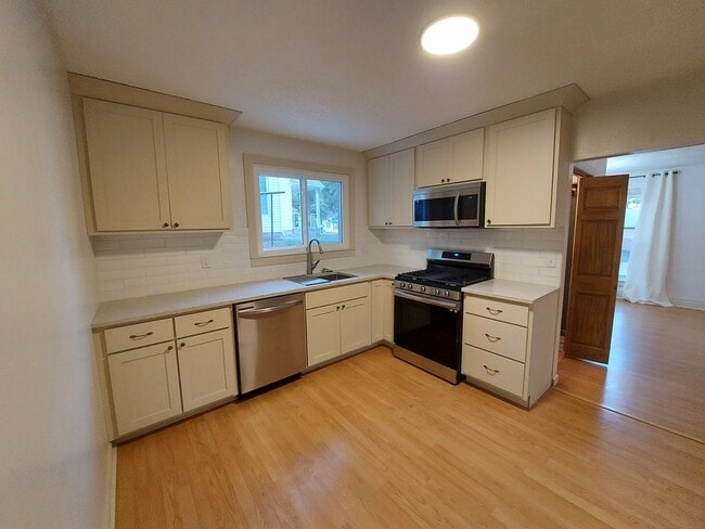 Photo - 204 S Hazel St