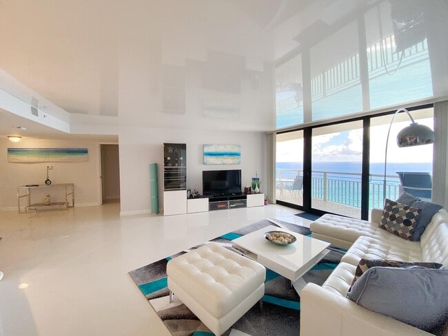 Building Photo - 3000 N Ocean Dr Unit 32-D Rental