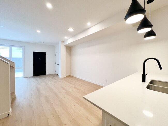 Photo - 9326-9153 153 St NW Unit 1